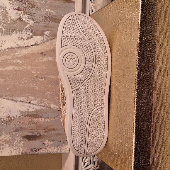 Michael Kors Hayes Lace Up Sneaker - Picture 5 of 8